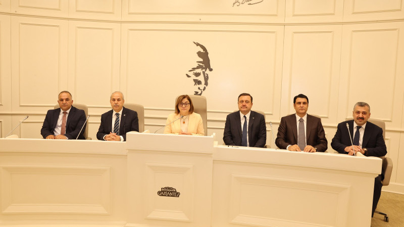 BAŞKAN ŞAHİN, ŞEHİTKAMİL MUHTARLARIYLA BİR ARAYA GELDİ