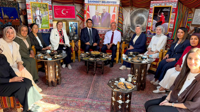 BAŞKAN YILMAZ ŞEHİTKAMİL’İN OTAĞINDA MİSAFİRLERİNİ AĞIRLADI