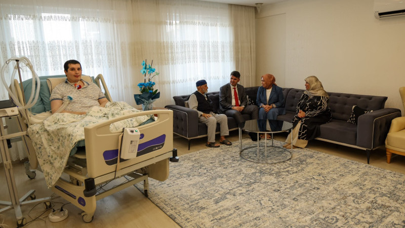 Kilis Valisi Ömer Kalaylı ve Eşi, DMD Hastası Muhammed Mehdi'nin Davetini Geri Çevirmedi