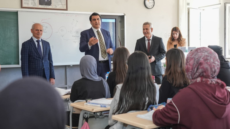 BAŞKAN YILMAZ’DAN ÜNİVERSİTE ÖĞRENCİLERİNE BÜYÜK DESTEK