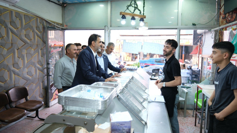 MURAT ÜZÜMCÜ’DEN SAHADA TİTİZ MÜCADELE: ESNAFIN KAPISINDA BİREBİR SİYASET